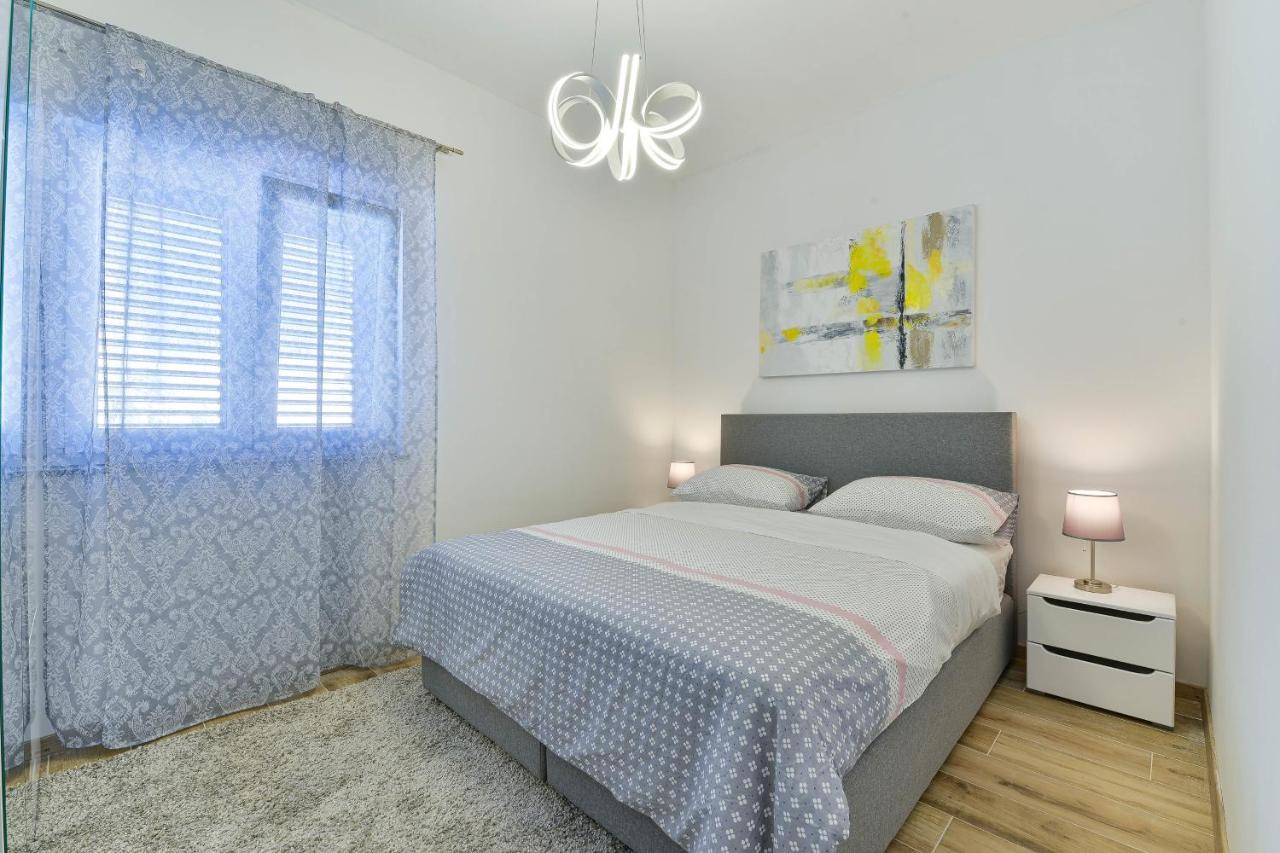 Family Friendly Apartments With A Swimming Pool Zadar - 18098 Екстериор снимка