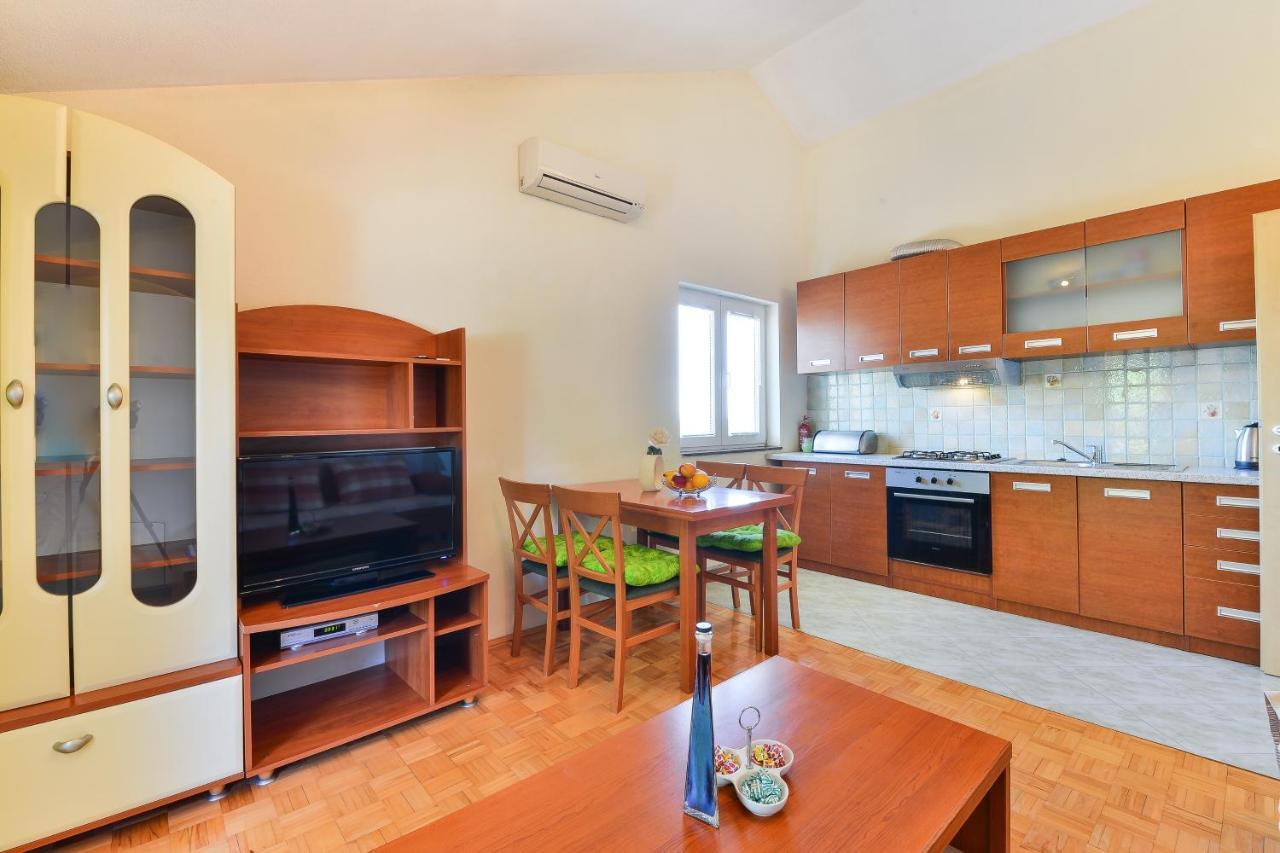 Family Friendly Apartments With A Swimming Pool Zadar - 18098 Екстериор снимка