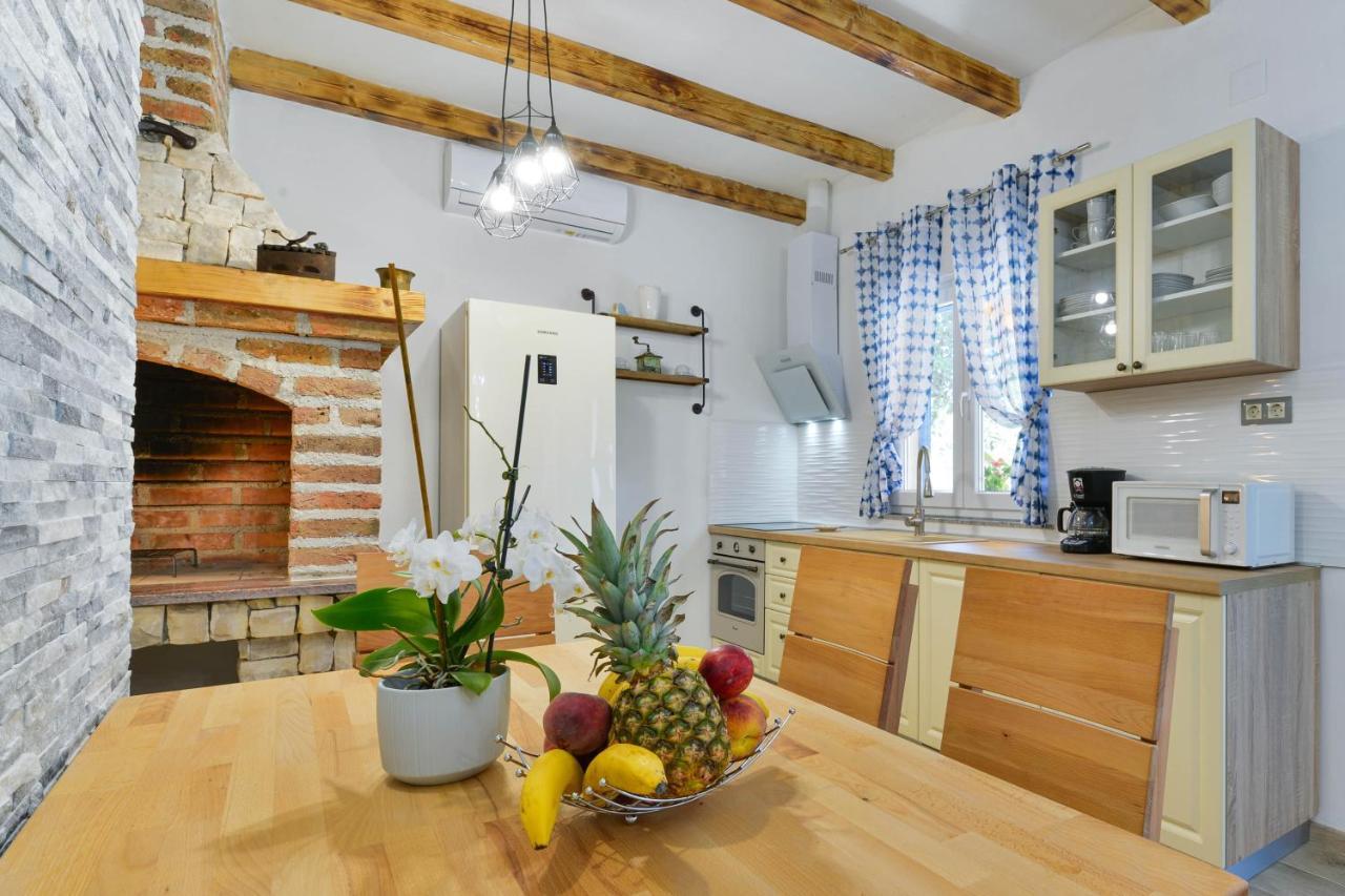 Family Friendly Apartments With A Swimming Pool Zadar - 18098 Екстериор снимка